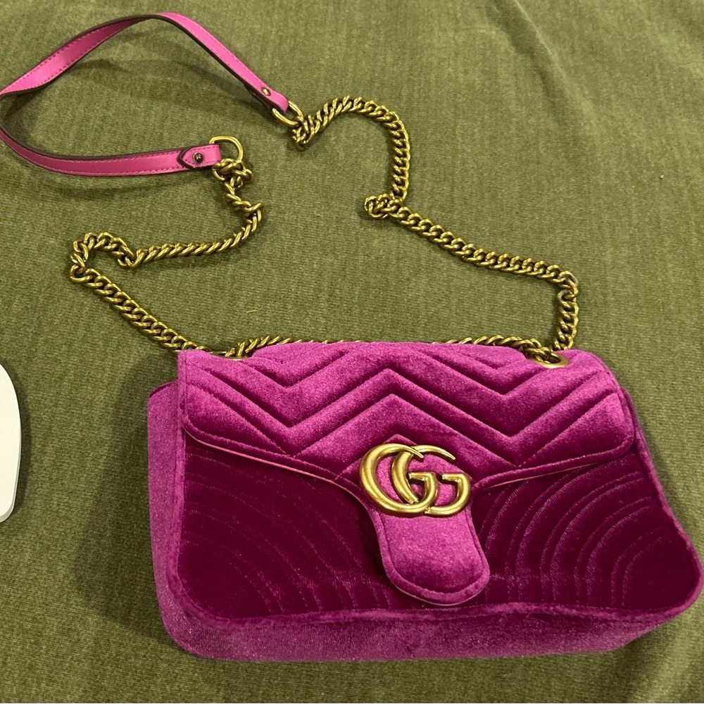 VELVET CROSSBODY BAG WITH GOLD DETAIL